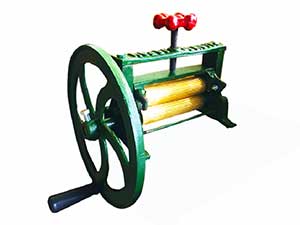 Iron Dry Squid Grinder Hand Press 5 Inches Brass Grinding Rod Thai Vintage Hand Crank Wheel Rollers