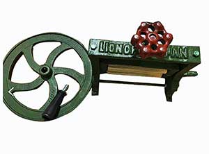 Iron Dry Squid Grinder Hand Press 5 Inches Brass Grinding Rod Thai Vintage Hand Crank Wheel Rollers